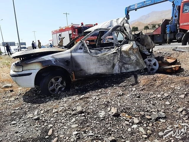 تصادف آتشین مینیبوس و سمند در اتوبان کرج - تهران